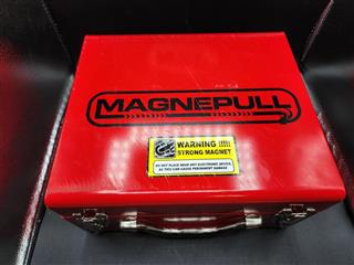 MAGNEPULL XP1000-LC MAGNET WIRE FISHING TOOL IN RED STEEL CASE CB0224OS